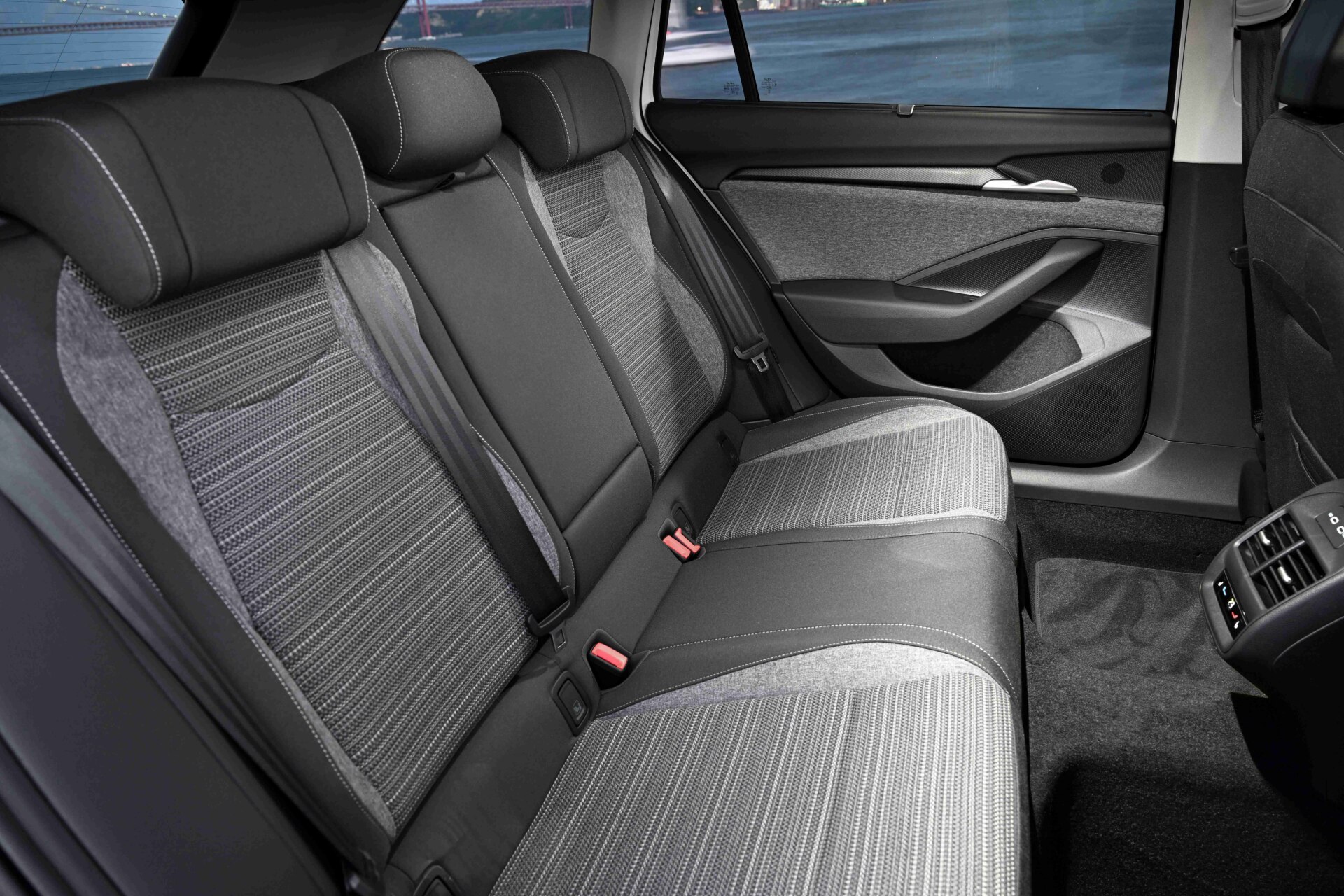 https://www.whatcar.lv/cars/Skoda/Superb Combi/b8061ebf3dec079df4dd63b91f9c6dd6.jpg